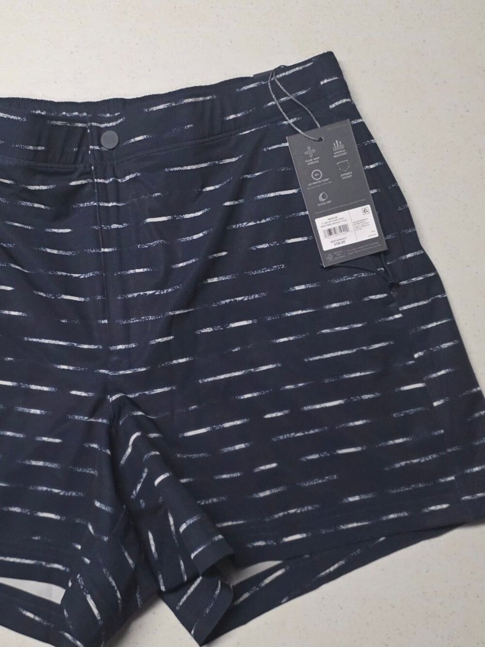 0095 Mens 5" resort short print. navy sand washes stripes. size Medium. slim fit